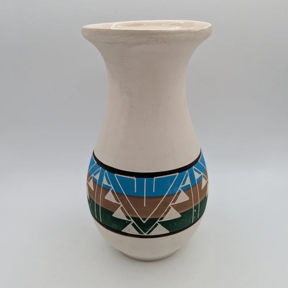 Sioux Pottery Native American Vase Harnett Signed White Geometric 10.5 Inch